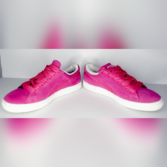 Hot pink suede Puma sneakers. Size 6. - Picture 5 of 6